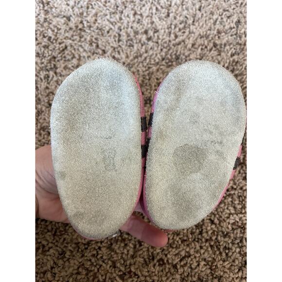 Tommy Tickle sz. 0-6 mo. soft baby shoes. Adorable - Picture 11 of 11